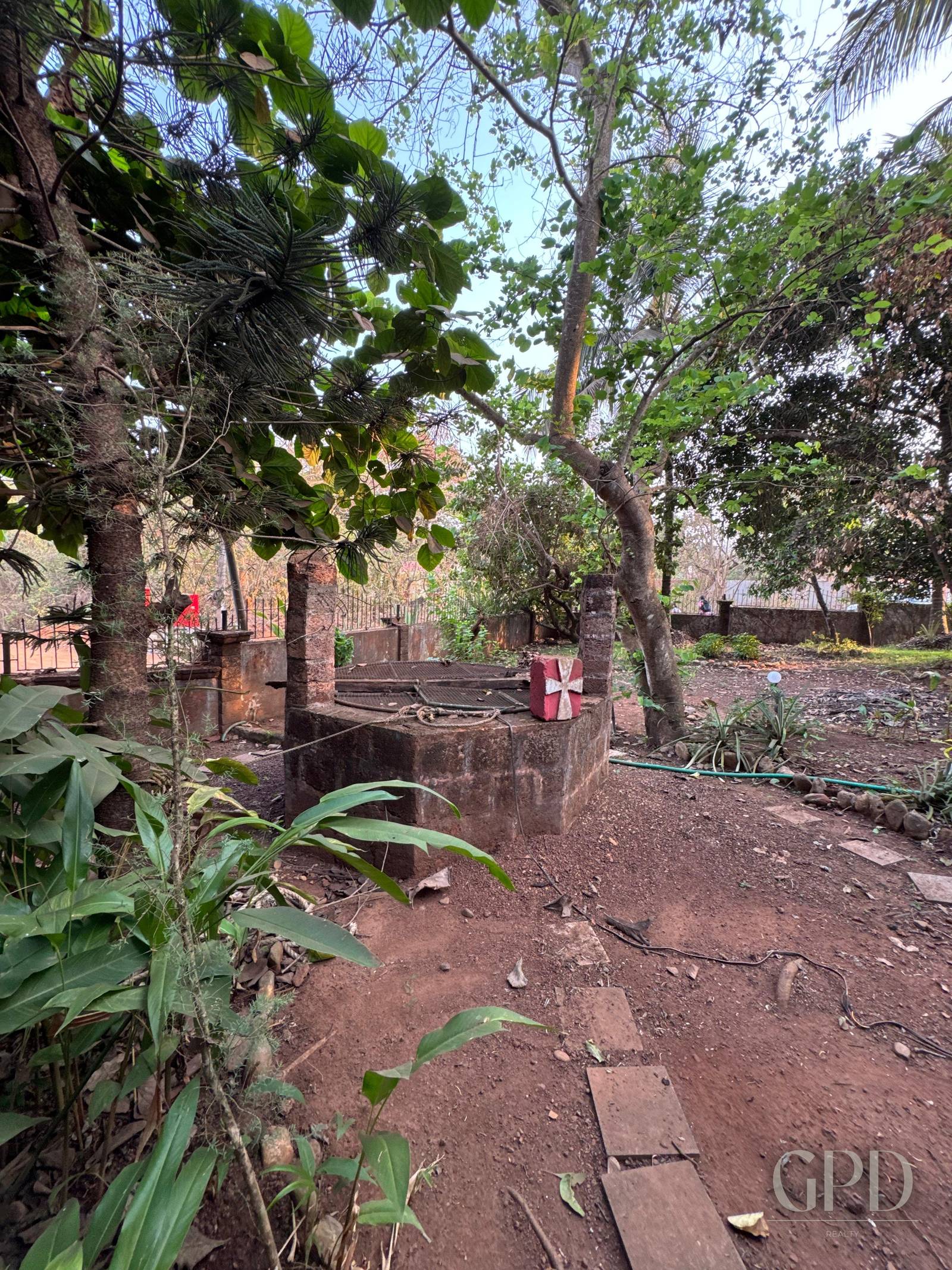 Socorro Plot with Old Goan House 1710 SQMT photo 4