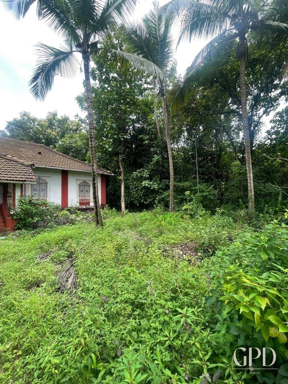 Curtorim Plot with a House 7200 Sqmtrs photo 2