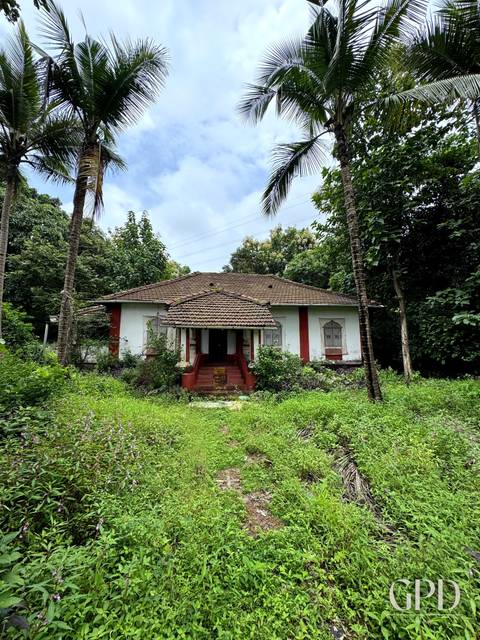 Curtorim Plot 7200 SQMT with old Portuguese House 