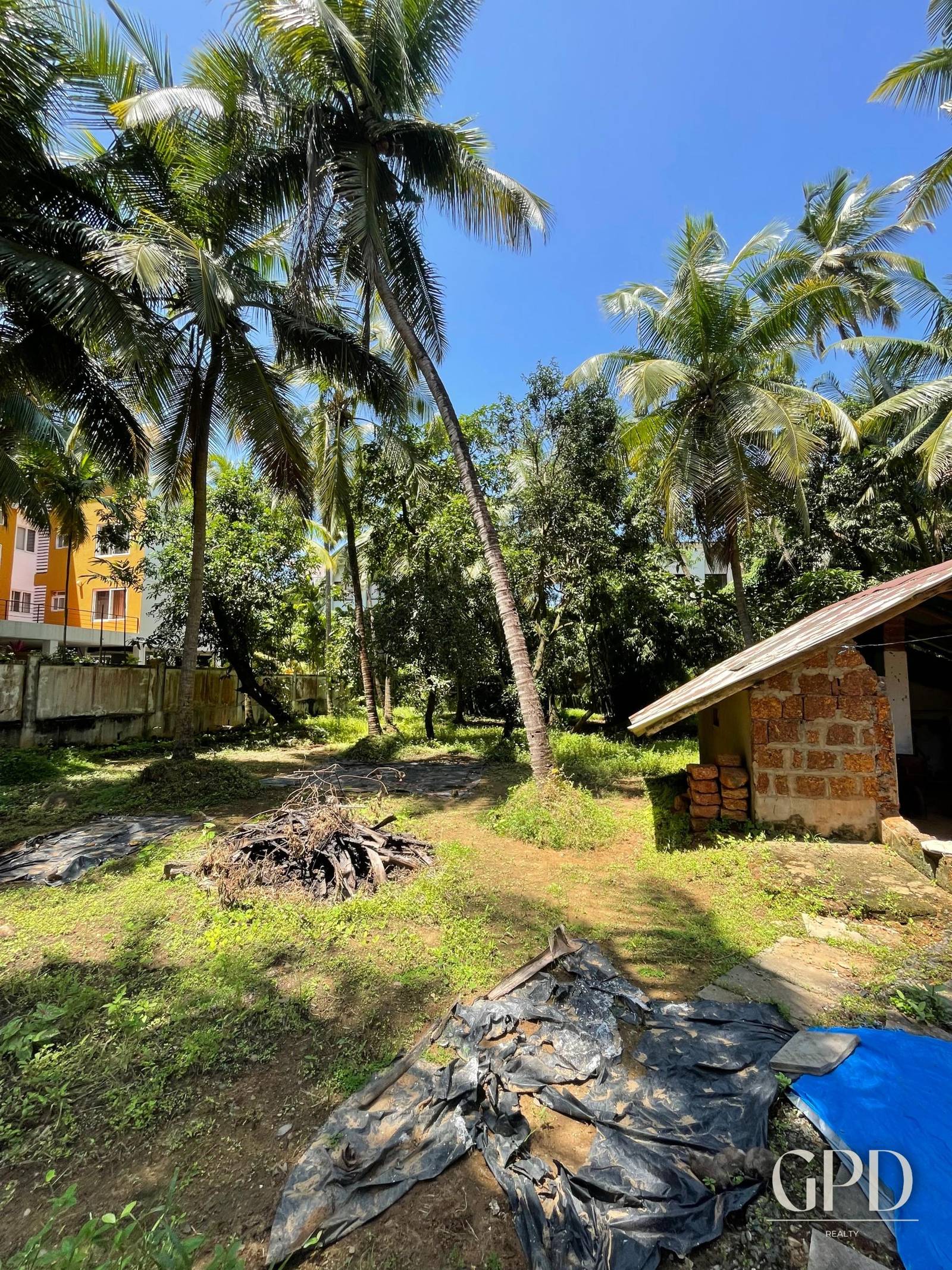 Arpora Plot 3500 sqmtrs with a House photo 2