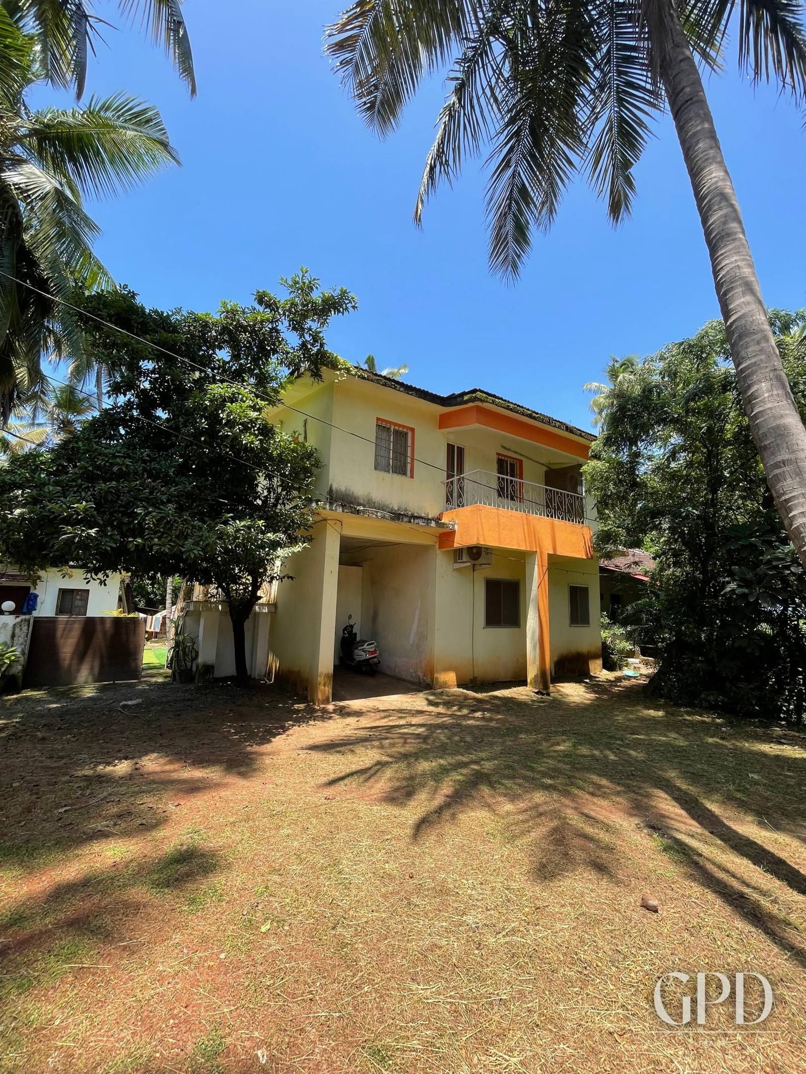 Arpora Plot 3500 sqmtrs with a House photo 1