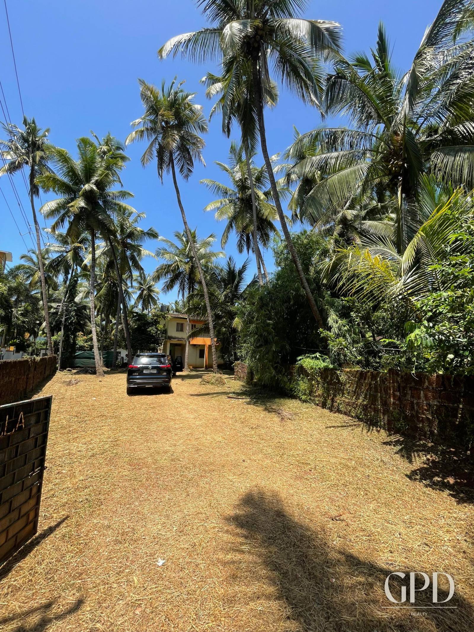 Arpora Plot 3500 sqmtrs with a House photo 6