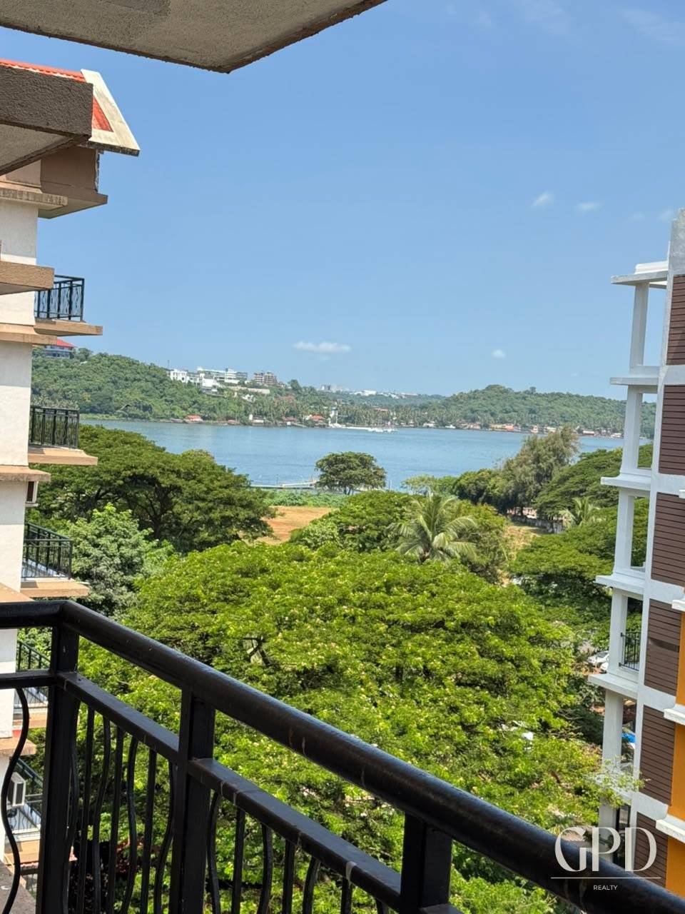 4 BHK River View Apartment in Panjim  photo 17